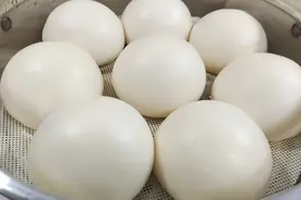 上海美女闲在家天天刷视频，手痒做起了馒头，成品让人笑破肚皮图片