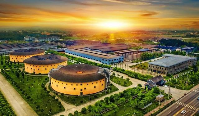 邛崃：建成先导产业突出的现代产业中心