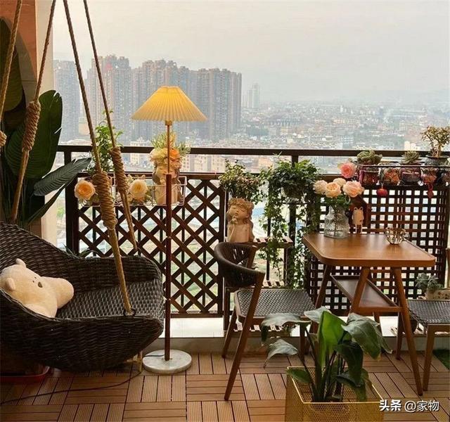 若再装修,我家阳台也不全封!学邻居封一半,打造空中花园