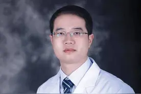 随访8年的磨玻璃结节如何转变成肺癌？怎样把握最佳手术时机？图片