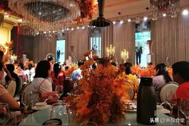 贵州农村酒席，每桌上2瓶茅台，却不收礼金，网友：交个朋友吧！图片