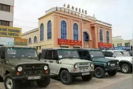 蒙古国距中国最近的县城，用中国电，花人民币，还想喝咱的自来水图片