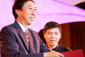 30年前，冯小刚被冯巩视为亲弟弟，而他却为了利益“背叛”哥哥图片