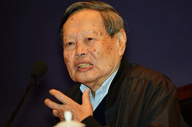杨振宁曾坦言：我放弃中国国籍后，父亲一直没能宽恕我