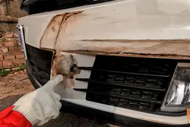 汽车蹭掉一块油漆怎么办？手把手教你自己保留原车漆，不花冤枉钱图片