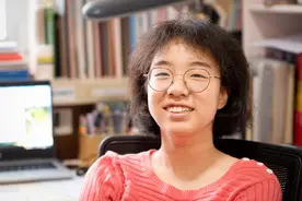 河南省实验中学学生挑战写高考作文：《传奇不落，跨越不息》图片