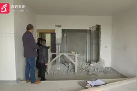 嫌碍事，贵阳一小区住户将家中这根柱子拆了！其他业主不干了图片