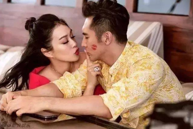 钟丽缇与婆婆贾慧芬：婆媳之间只差15岁，二人相处得像亲姐妹