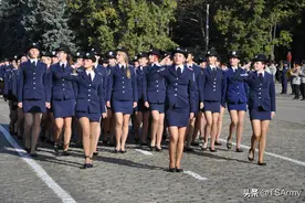 来自世界30个国家的最美女警花图片