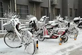 天冷电动车“每日一充”和“用完再充”，哪个伤电池？答案来了图片