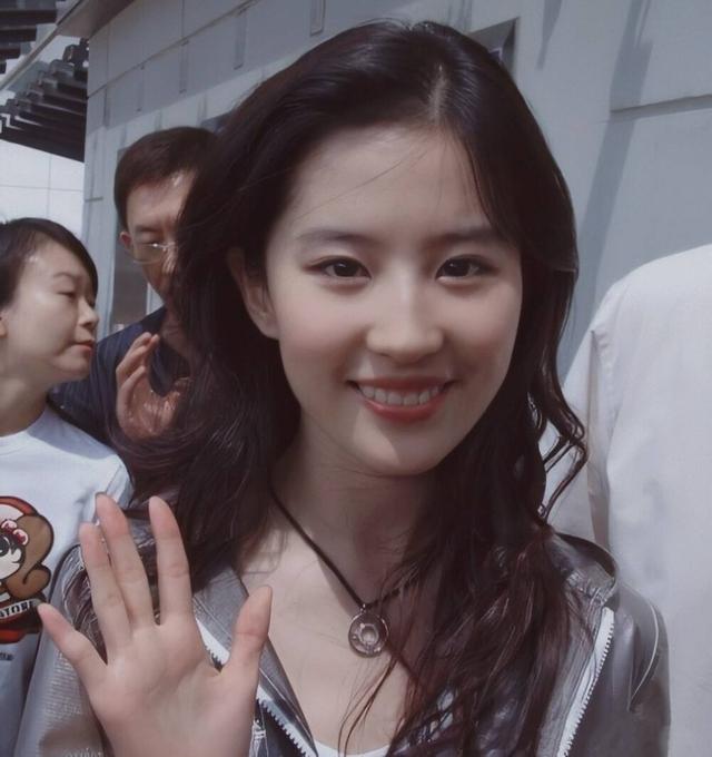 北电回应刘亦菲入学问题,称她持有美国护照,符合留学生入学资格