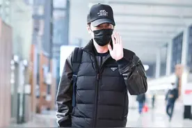 冯绍峰挺低调的，羽绒马甲叠穿皮夹克，配运动裤不像中年人图片