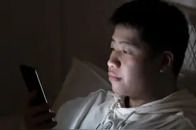 连续使用7个月“瞎眼屏”后，我有了以下症状图片