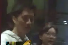 45岁陈数深夜密会男友人，俩人同框似母子，她素颜撞脸蔡明变化大图片