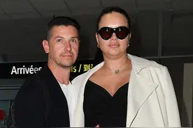 40岁超模利马孕期丰腴到难认出，被男友宠溺，肚大如箩爱得仍热烈图片