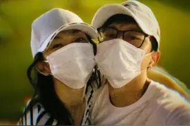 张杰连续10年为谢娜卡点庆生，晒亲密合照秀恩爱，越来越有夫妻相图片