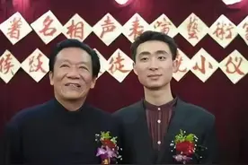 侯耀文收关门弟子郭晓小，大师哥李伯祥前来助阵，场面太盛大了图片