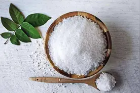 一斤盐一斤水相溶，为何很难得到两斤盐水？爱因斯坦：质量即能量图片