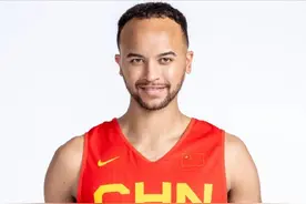 李凯尔入籍中国被美国网暴,怒怼黑粉:对我的家庭是100年后的重聚图片