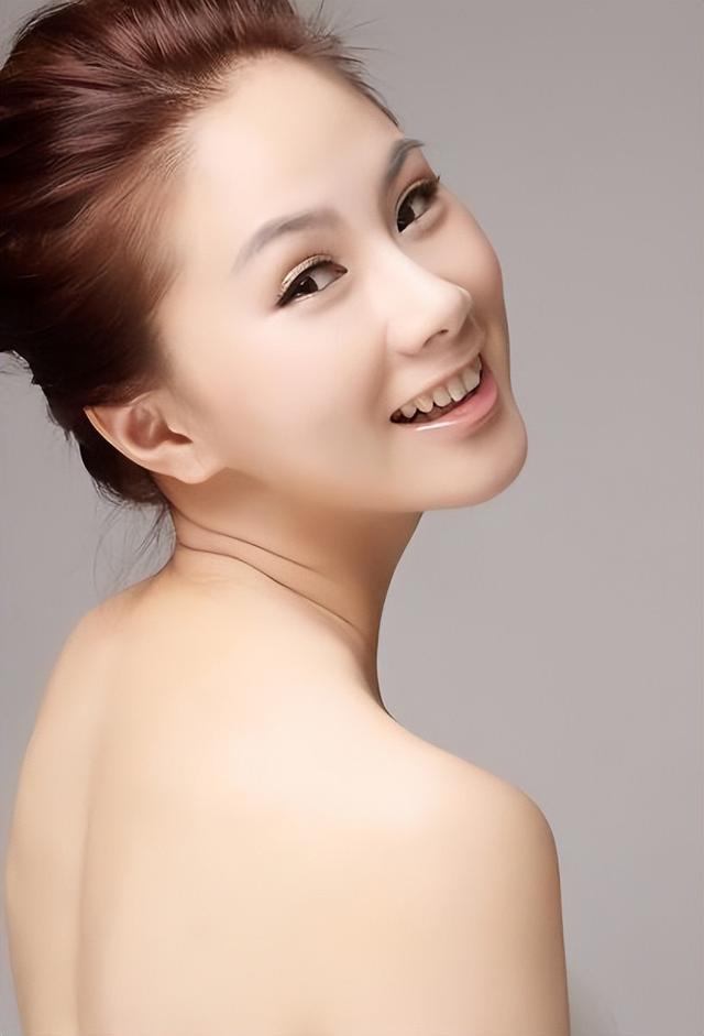 十强选手:黄丹丹杉籽加是位有灵性的歌手,05年参加《我型我秀》进入