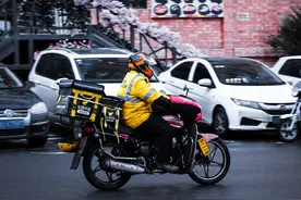 “广州外卖员招满”登上热搜，揭示当前社会“跑偏了的”就业环境图片