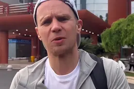 没有对比就没有伤害！外国人带儿子到中国看病，称英国看病太麻烦图片