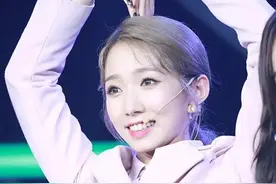 内娱最大的笑话，一个五线艺人竟然跑去开演唱会，结果大快人心图片