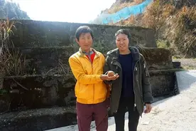 韩国大叔爱上湖北姑娘，甘心做了12年中国农民，金色果园里种满她最爱吃的猕猴桃图片