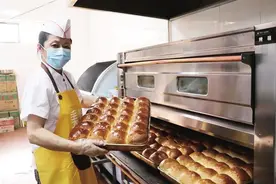 带着儿时记忆的二五三面包图片