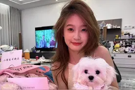 曝王思聪和21岁新女友进展飞速，女方晒同居画面，在豪宅满面笑容图片