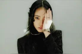 小S二女儿晒封面大片，15岁Lily气质出众颜值高，装扮成熟漂亮图片