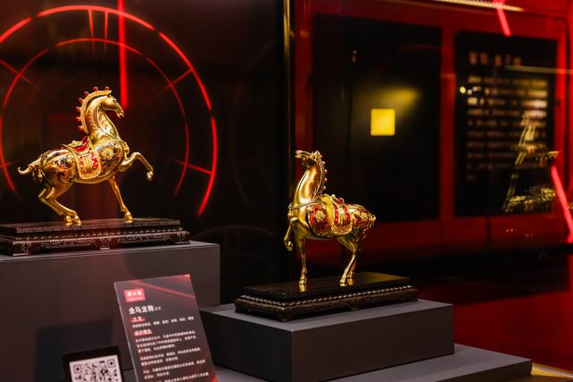 GOLD IS CHIC鎏光时代&middot;周大福传承系列黄金美学艺术展耀目上海
