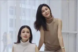 现在的妈妈真会穿，母女同框秀穿搭，妈妈反而比女儿更突出图片