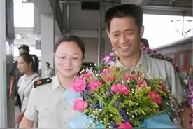 宇航员聂海胜的妻子聂捷琳，曾向丈夫提过离婚，如今生活怎样了？图片