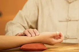 刮痧、拔罐、脉诊最受年轻人欢迎！新中式养生消费市场有多火？图片