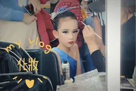 女承母业！孙莉晒小女儿舞蹈演出，妹妹姿态婀娜天赋异禀不输妈妈图片