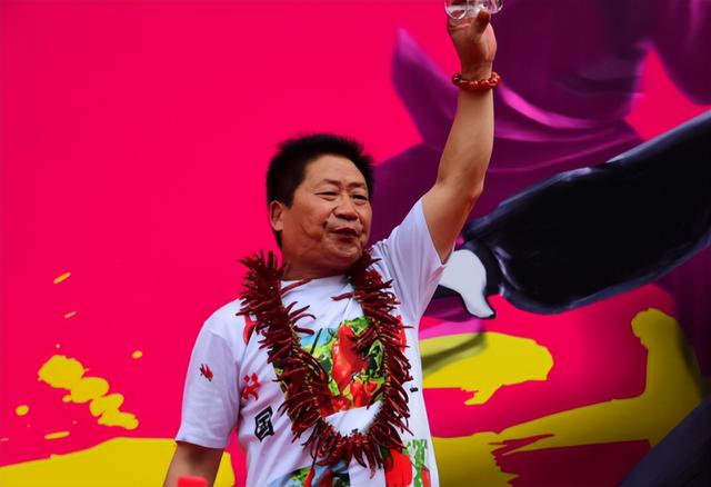 “辣王”李永志：5斤辣椒配白酒，破世界纪录，如今下场令人同情