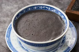 补钙多吃黑芝麻，教你自制黑芝麻糊，细腻香甜，存放半年也不坏图片