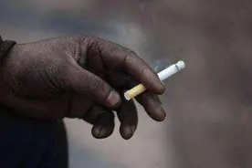 不管烟瘾多大，若身体出现2处凸起，最好尽快戒烟，或要听劝图片