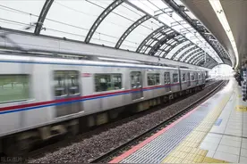 北京地铁一年亏超240亿元，武汉地铁盈利近15亿元，是因票价高？图片