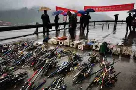 非法垂钓被刑拘？和钓鱼关系不大，能忍到今天算脾气好图片