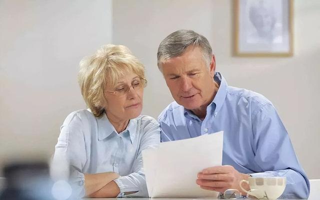 退休医生坦言：寿命长不是靠多走路和多睡觉，坚持2件小事很重要