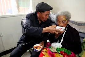 北京老妇88岁坐拥13套房子，7个孩子无人敢养老，大女儿：不敢养图片