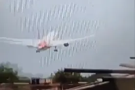 190米高度，起飞还不到1分钟，全球首架因空难全损的波音787型飞机，坠机现场画面曝光图片