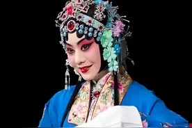 她是公认的京剧第一美女！到底有多美？这些戏服照，看完一目了然图片