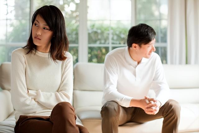 为了生儿子，丈夫带女人回家，丈夫：还不是你没用，我：滚，离婚