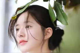 优雅甜美的赵露思，肤白貌美，清新灵动，青春靓丽的写真照图片