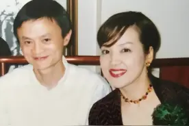 小鹿纯子：马云的梦中情人，6次前往日本寻找，44岁被他带来中国图片
