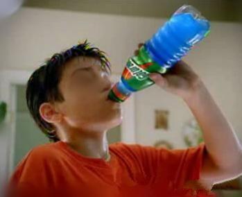 我不会强迫孩子喝饮料，但这几种还是少让孩子喝吧