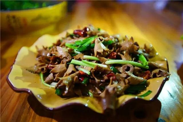 春游云南丨春天来楚雄，赏花、拍花、吃花！